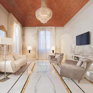 4* מלון Embassy