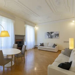 Elegance In Santa Maria Novella Apartment