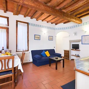 Laura House Apartment